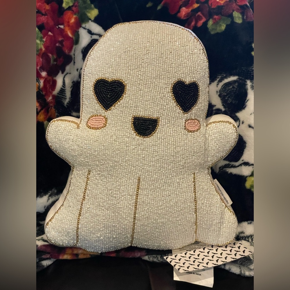 CUPCAKES AND CASHMERE at home NWT Adorable Beaded Ghost Pillow with Heart Eyes